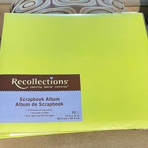 Recollections SCRAPBOOK ALBUM
12x12" 10 pages green acid free